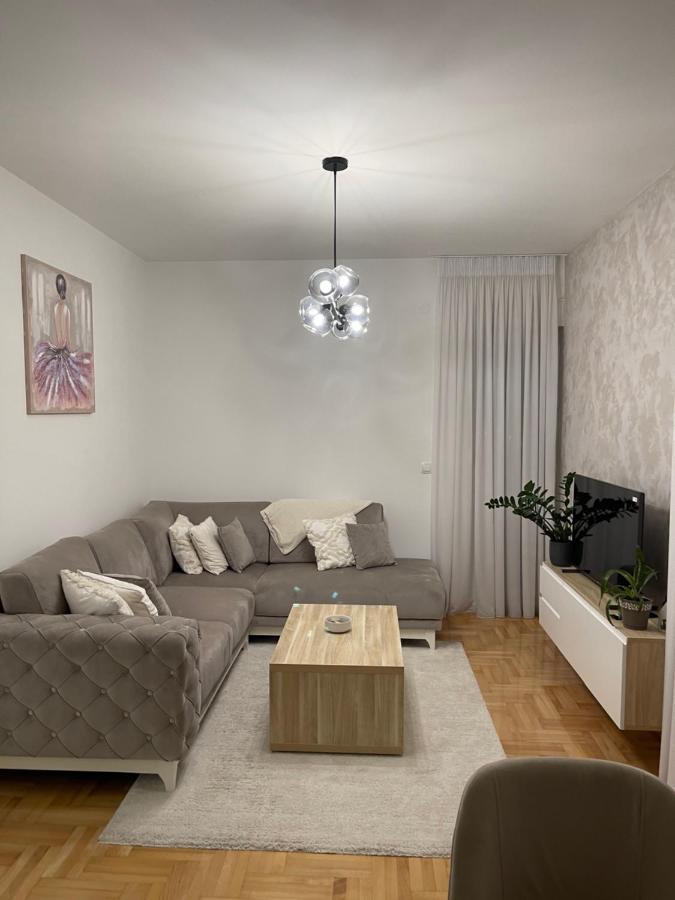 Monarh Apartment Bijeljina Bagian luar foto